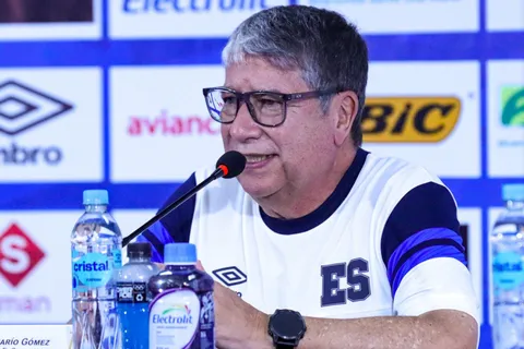 Hernán Bolillo Gómez.