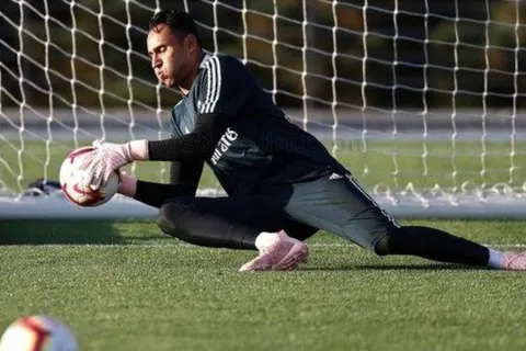 Keylor salió a entrenar y un diario lo llamó: Pantera Rosa
