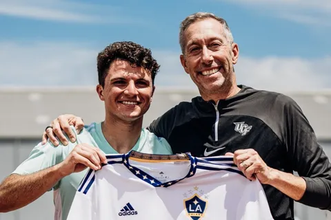 "Se merece esta oportunidad": El entrenador de Los Angeles Galaxy habló sobre la situación de Gino Vivi