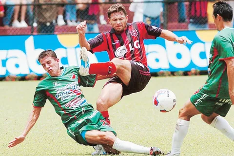 Los mejores tres futbolistas en la historia del Alajuelense según ChatGPT