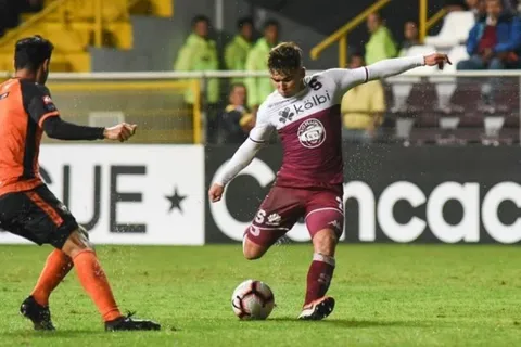 Develan nombres de jugadores enfermos tras intoxicación masiva del Saprissa