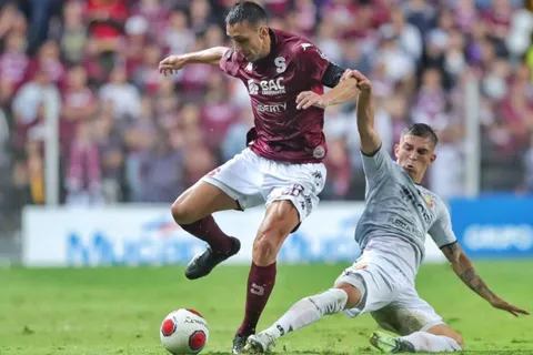 ¿Hay más? Herediano denuncia un antecedente de Mariano Torres que nadie vio