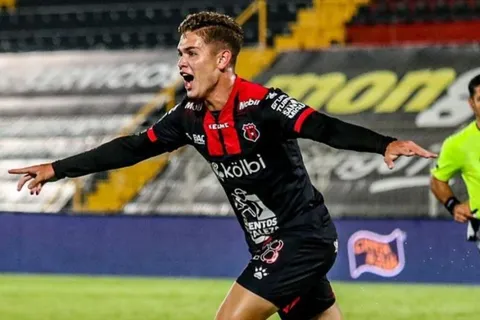 Brandon Aguilera pone en duda su regresó a Alajuelense