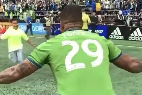 En video, el emotivo encuentro de Román Torres con su familia tras reconquistar la MLS