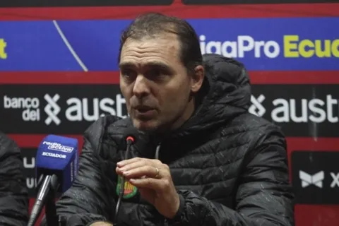 Andrés Carevic sufre en Ecuador: la estampida que no vio venir