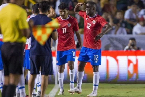 Bryan Ruiz y Campbell regresaron con goles para la Tricolor