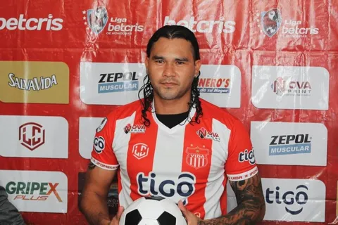 ¡Sin debutar! Primer inconveniente del Gullit Peña con el Club Vida en Honduras
