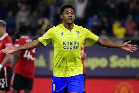 Choco Lozano anota un golazo al Manchester United y lo celebra como CR7 [VIDEO]