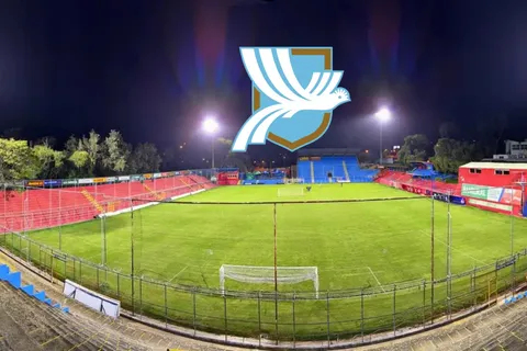 Toda Guatemala en alerta: el problema de El Trébol con Concacaf que aún no tiene solución y mantiene en vilo a Luis Fernando Tena
