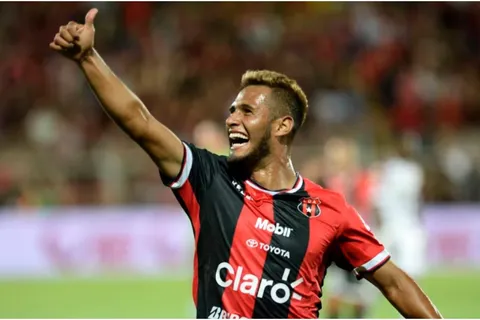 ¿Alex López fuera Alajuelense? El presidente de la Liga lo aclara
