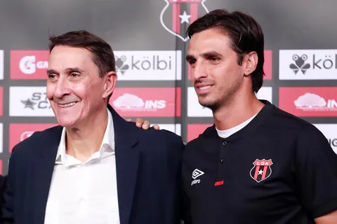 Tiembla Guimaraes: Alajuelense puede perder a Bryan Ruiz por una razón especial