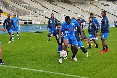 Alexis Mendoza se desespera por decisión de Fenafuth