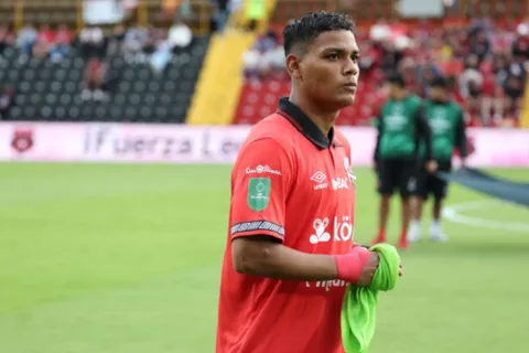 Creichel Pérez podría dejar Alajuelense. (Foto: Teletica)