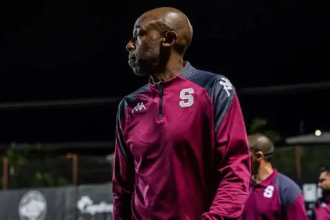 Wanchope recibe malas noticias.