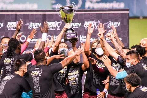 Saprissa presenta dos nuevas incorporaciones
