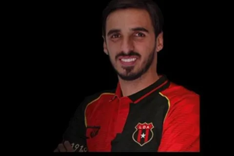Bryan Ruiz llegó a Costa Rica y pronto se integrará con Liga Deportiva Alajuelense