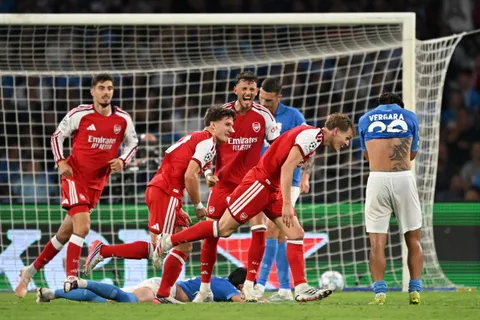 Arsenal venció 1-0 a Napoli en Champions League con un gol decisivo de Ødegaard