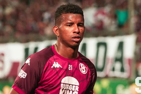 El nuevo equipo de Fidel Escobar: el panameño se va de Saprissa y su futuro se acerca a un grande de Centroamérica