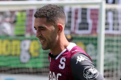 Sabin Merino es apoyado para seguir en Saprissa.