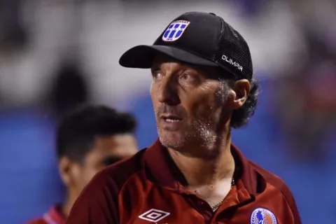 Pedro Troglio dejó un inesperado mensaje a Marathón tras la derrota de Olimpia