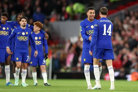 Entre abucheos y una sonrisa: Jordan Henderson volvió a Anfield con Chelsea