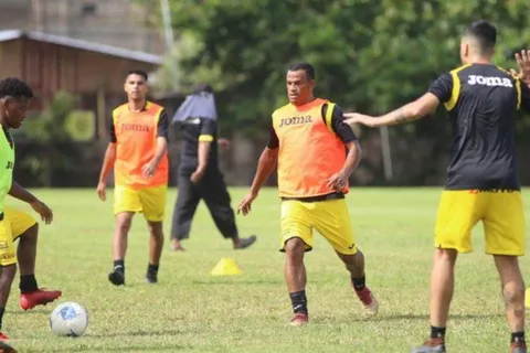 Real España quiere quedarse con el entrenador de una selección centroamericana