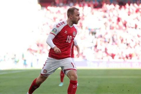 Christian Eriksen se desvanece durante partido entre Dinamarca y Finlandia por la Eurocopa