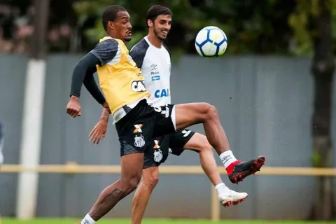 Bryan Ruiz fue convocado y debuta en el Brasileirao