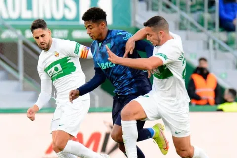 Cádiz y Choco Lozano caen a la zona del descenso