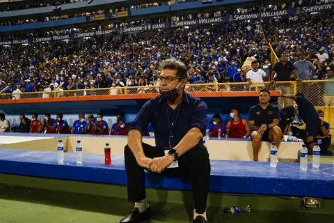 Hugo Pérez sobre la derrota de El Salvador: "No podemos jugar así"