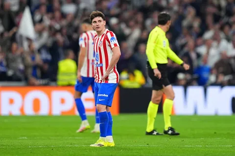 Julián Álvarez no entrenó con el Atlético de Madrid y deja en suspenso su disponibilidad ante el Sevilla