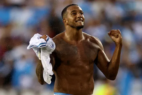 Derby County no esconde el buen momento que vive Nathaniel Méndez-Laing (VIDEO)