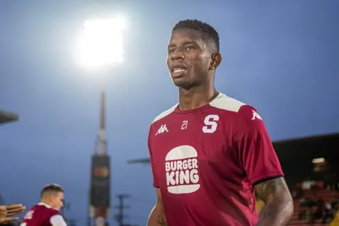 Fidel Escobar expone su lealtad hacia Deportivo Saprissa con una emotiva anécdota