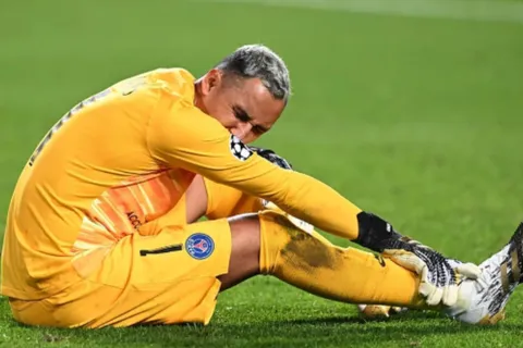 Otro golpe a Keylor Navas: su futuro se pone cada vez más oscuro