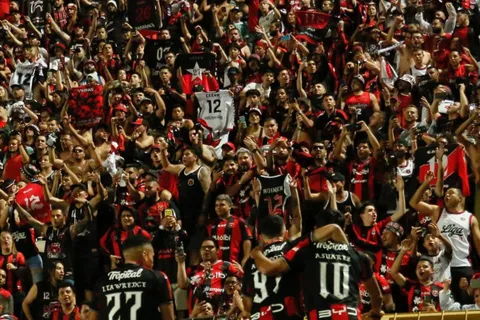 Ex DT de Alajuelense podría llevarse a varias joyas.