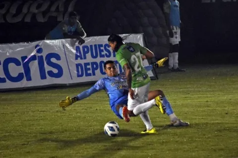 Carlos Gullit Peña marcó su primer doblete con Antigua en Guatemala [VIDEO]