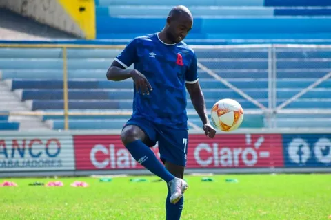 Alianza anuncia la partida de Oswaldo Blanco