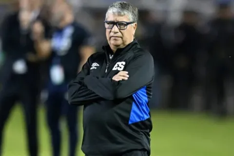 Bolillo Gómez se desligó del fracaso de El Salvador. (Foto: La Selecta)