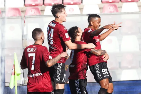 Rigoberto Rivas marca un golazo para dejar a Reggina en la cima de la Serie B [VIDEO]