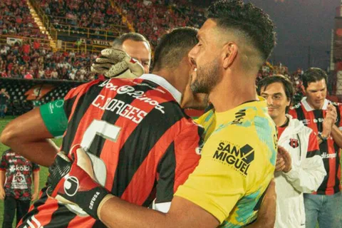 Inigualable: Celso Borges y Leo Moreira logran con Alajuelense lo que nadie más ha conseguido en Centroamérica