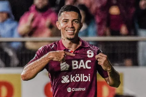 Jefferson Brenes se va de Saprissa y sorprende a todos con su nuevo destino lejos de Costa Rica: "Fue una oferta grande"