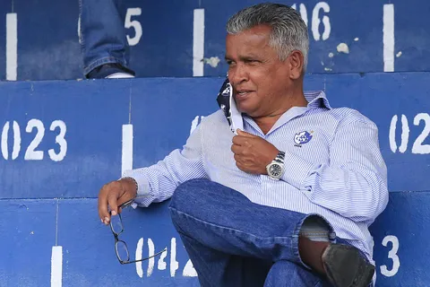Presidente de Cartaginés acusó al gerente de Alajuelense por expulsarlos de 90 minutos por la vida