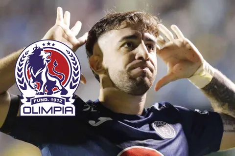 Agustín Auzmendi festeja uno de sus goles con Motagua.