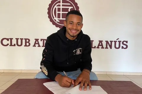 Lanús de Argentina ya fichó profesionalmente a joven delantero costarricense