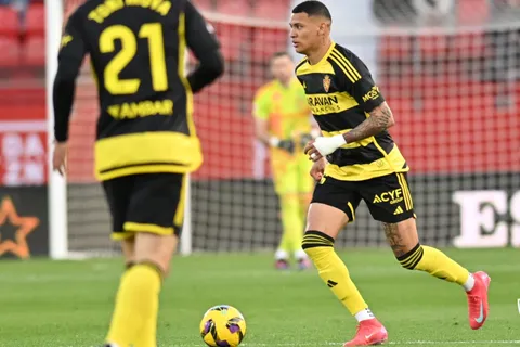 El Zaragoza de Kervin Arriaga toma medidas desesperadas para evitar la debacle total