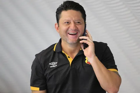Jafet Soto le "robó" un jugador al Saprissa y se burló de ellos
