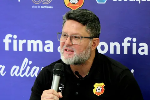 “Nuevo entrenador”: Jafet Soto ya eligió al reemplazante de José Giacone en Herediano y así lo anunciaron