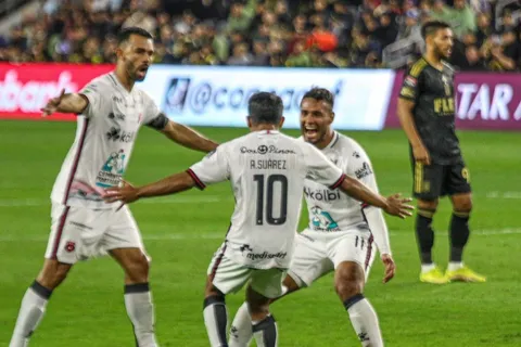 Alajuelense hizo historia con el triunfo ante Los Angeles FC pese a la eliminación en Concacaf