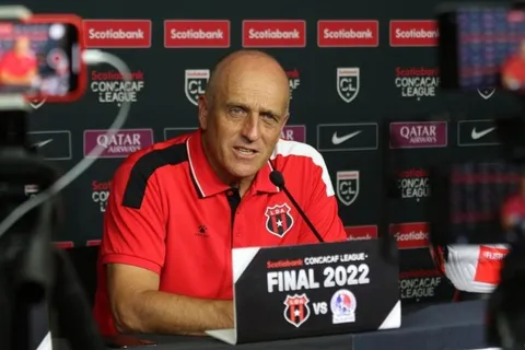 Es oficial, Fabián Coito queda fuera de Alajuelense