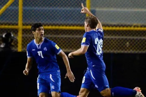 Legionario salvadoreño es elegido mejor futbolista en liga europea